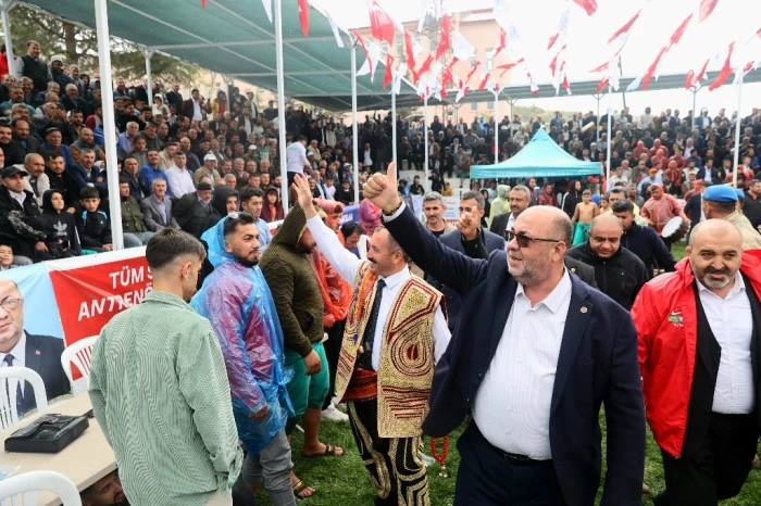 14. Geleneksel Bertiz Baydemirli Kısa Şalvar Güreş Festivali Coşkuyla Gerçekleştirildi 