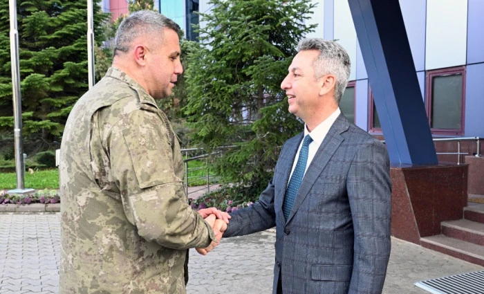 2. Zırhlı Tugay Komutanı Tuğgeneral Mahmut Sert&rsquo;ten Rekt&ouml;r Okumuş&rsquo;a Ziyaret