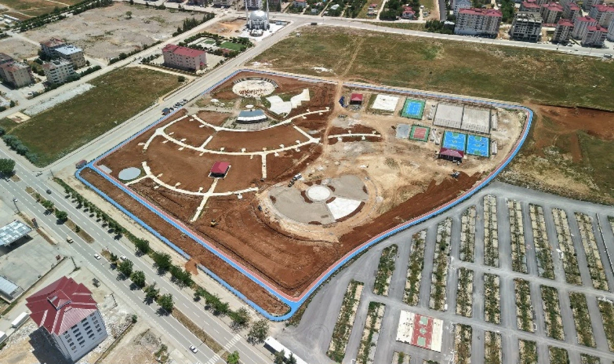 Afşin Millet Bah&ccedil;esi Yeni Y&uuml;z&uuml;yle Hizmete Hazırlanıyor