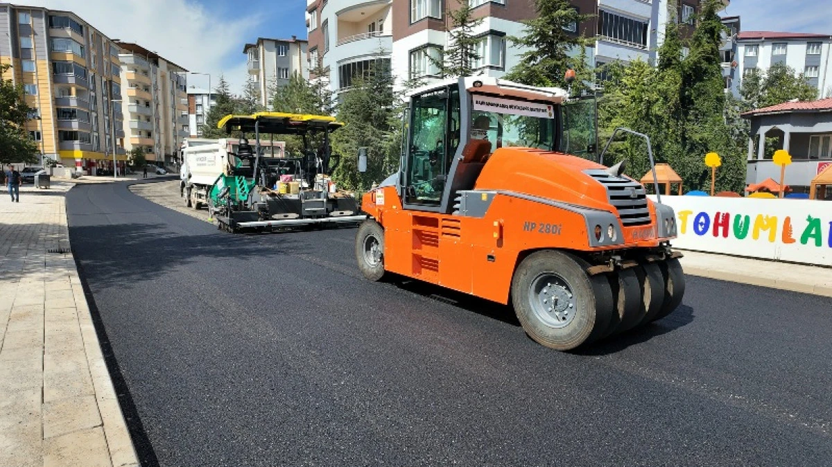 Afşin&rsquo;de Atlas Caddesi&rsquo;nin Asfaltı B&uuml;y&uuml;kşehir&rsquo;le Yenileniyor