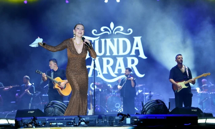 Ağustos Fuarı&rsquo;nda Funda Arar S&ouml;yledi, 100 Bin Dinleyici Eşlik Etti