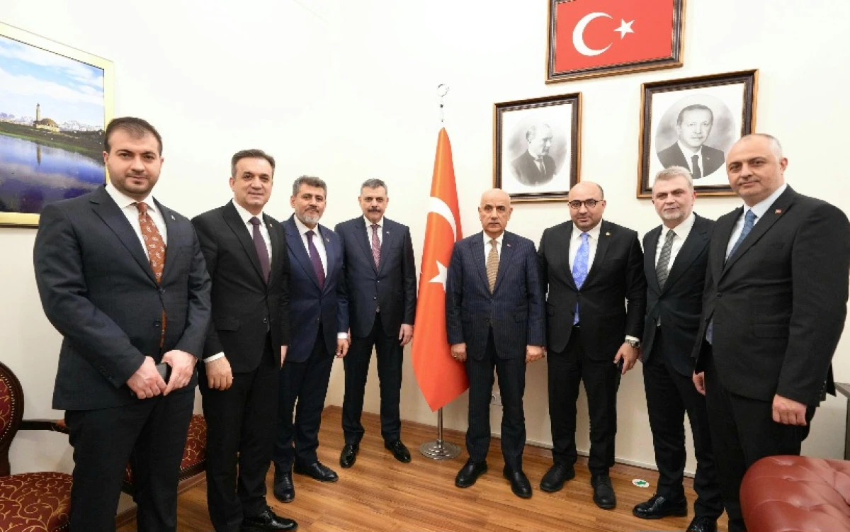AK Parti Kahramanmaraş Heyeti İ&ccedil;işleri Bakanı &Ccedil;ift&ccedil;i ile Bir Araya Geldi