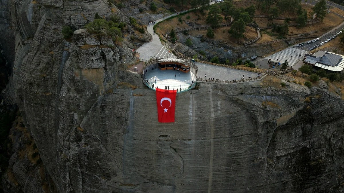 Ali Kayası&rsquo;nın İhtişamı Su Sporları ile Birleşti