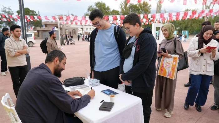 Altay Cem Meri&ccedil;, Kitap Fuarı&rsquo;nda İslami İlimleri Anlattı