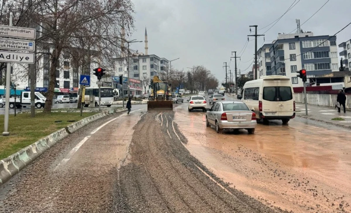 Altyapı &Ccedil;alışmasının Devam Ettiği Yollardaki Bozulmalar Gideriliyor