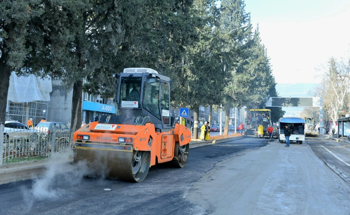 Azerbaycan Bulvarı&rsquo;nda Yol Konforunun Artırılması İ&ccedil;in B&uuml;y&uuml;kşehir Gece G&uuml;nd&uuml;z Sahada