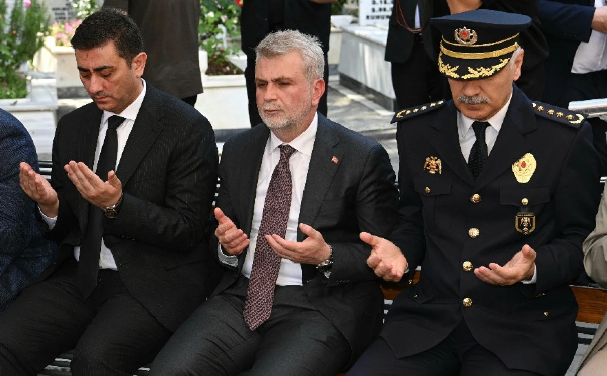 Aziz Şehitler ve Hayatını Kaybeden &Ouml;ğrenciler Kabri Başında Dualarla Anıldı