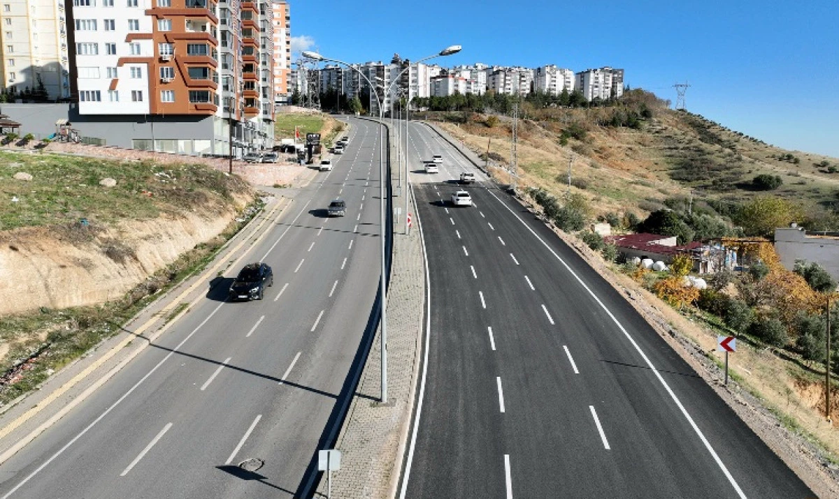 Bah&ccedil;eci Hoca Bulvarı, G&uuml;&ccedil;lendirmenin Ardından Yeniden Trafiğe A&ccedil;ıldı