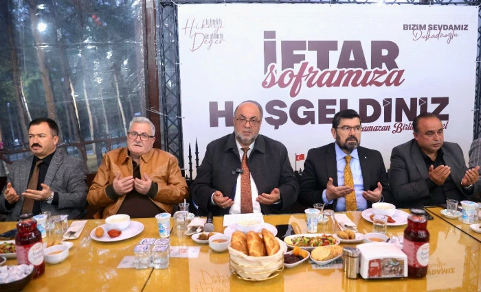 Başkan Akpınar, 105 Mahalle Muhtarıyla İftarda Buluştu
