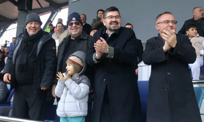 Başkan Akpınar&rsquo;dan Karpedo Dondurma Kahramanmaraşspor&rsquo;a Galibiyet Hediyesi