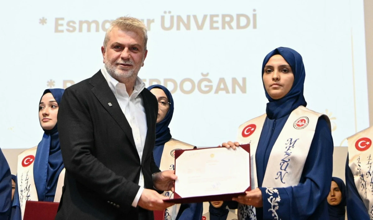 Başkan G&ouml;rgel, 70 Hafızın Mezuniyet Sevincine Ortak Oldu