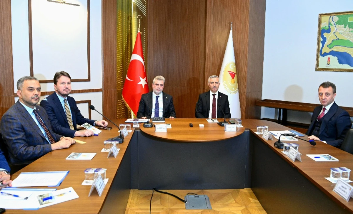 Başkan G&ouml;rgel ve Vali &Uuml;nl&uuml;er, Altyapı Firmaları ile Toplantı Ger&ccedil;ekleştirdi