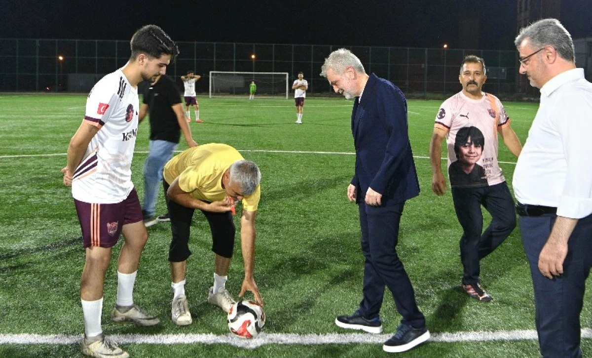 Başkan G&ouml;rgel, Yusuf Tarık G&uuml;l Anısına D&uuml;zenlenen Futbol Turnuvasına Katıldı