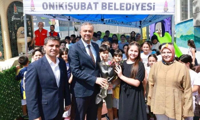 Başkan Toptaş, minik &ouml;ğrencilerin davetine kayıtsız kalmadı