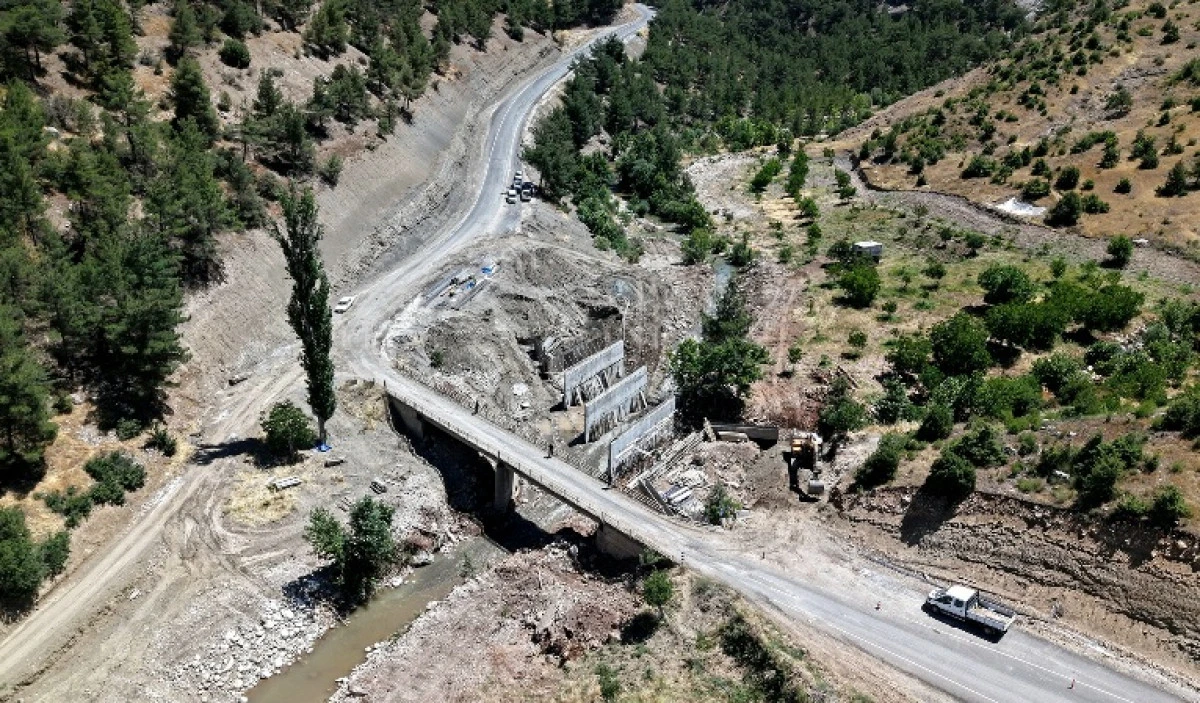 Bertiz&rsquo;in Yeni K&ouml;pr&uuml;s&uuml; Hızla Y&uuml;kseliyor