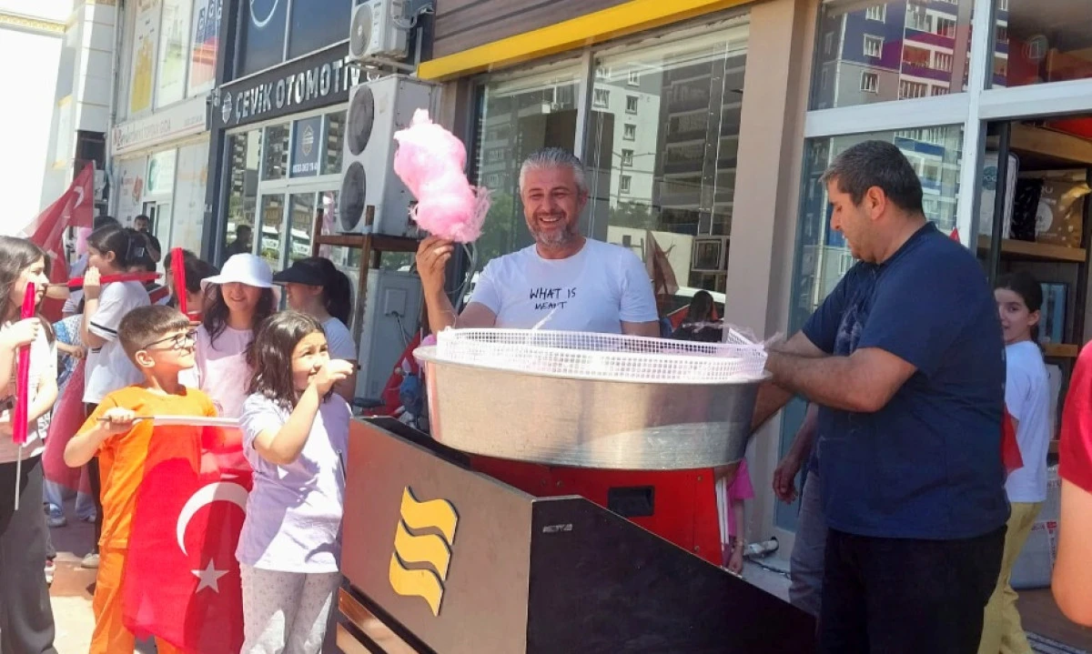 Boğazi&ccedil;i İstikbal&rsquo;de &Ccedil;ocukların Karne Sevincine Anlamlı Hediye