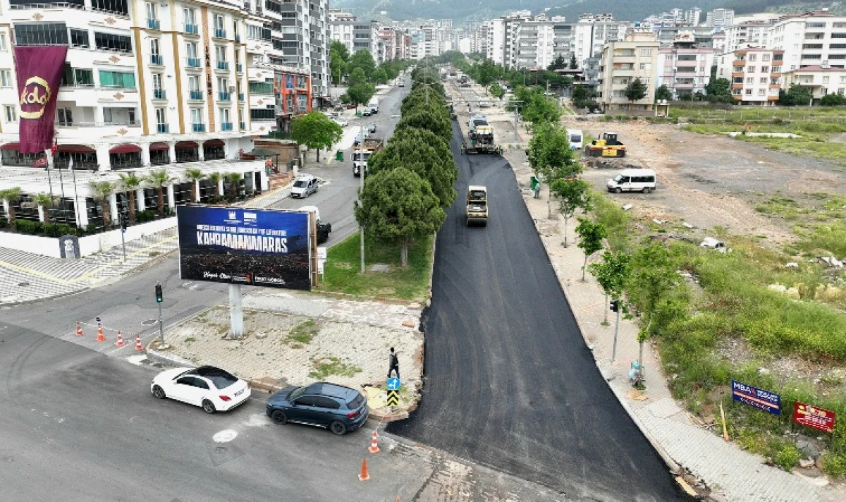 B&uuml;y&uuml;kşehir, Ahır Dağı Caddesi&rsquo;nde Asfalt Serimine Başladı