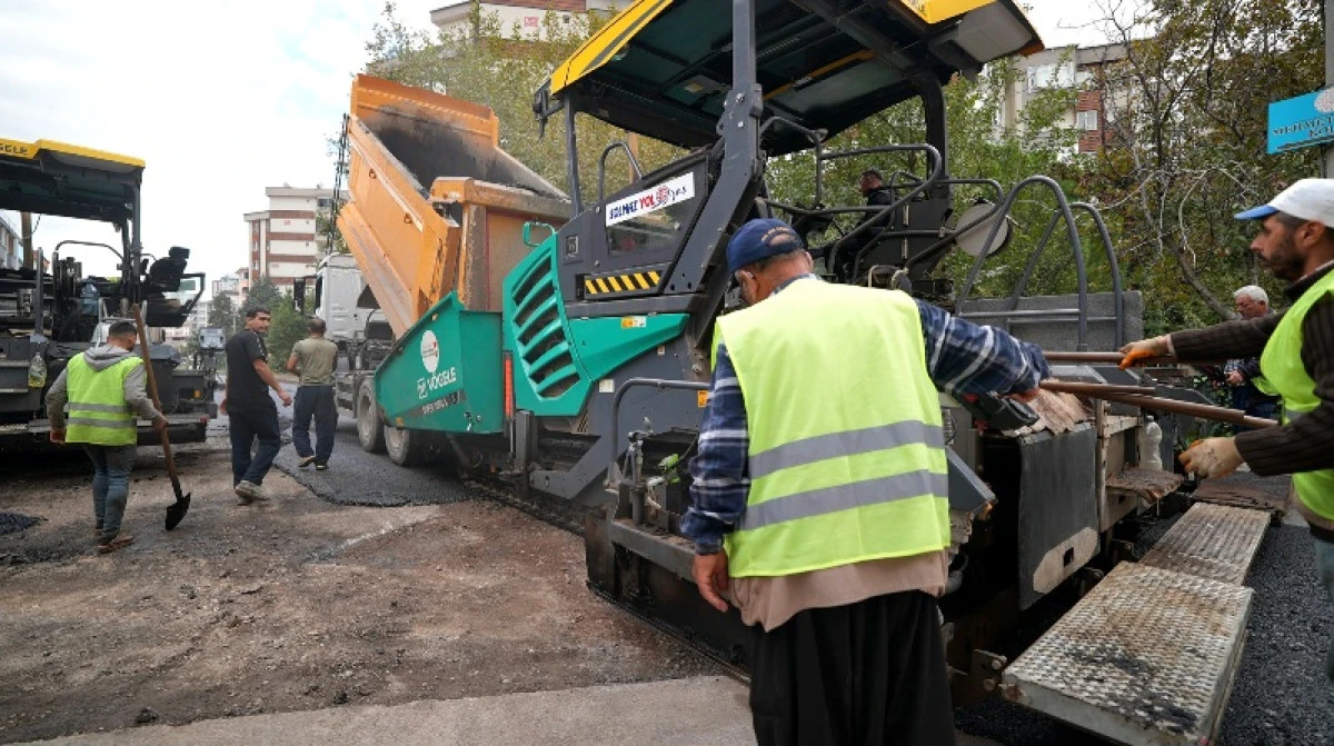 B&uuml;y&uuml;kşehir, Altyapı Sonrası Asfalt Yatırımlarını Durmaksızın S&uuml;rd&uuml;r&uuml;yor