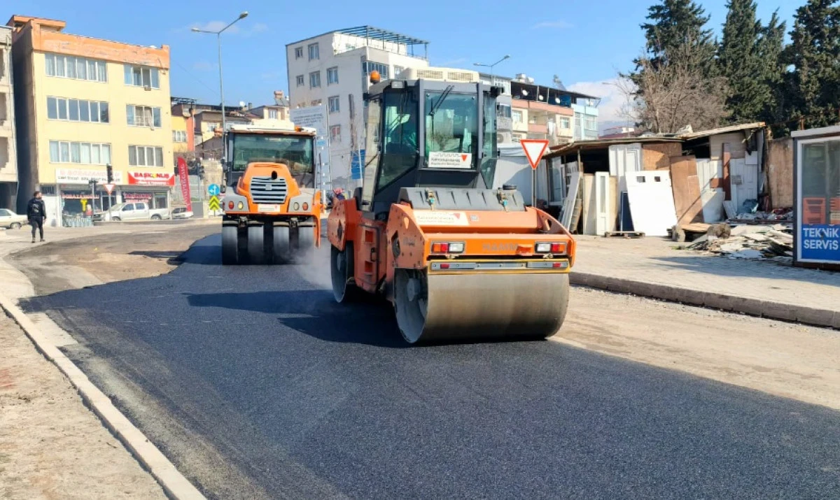 B&uuml;y&uuml;kşehir, Altyapı Sonrası Yol Yenilemelerini Durmaksızın S&uuml;rd&uuml;r&uuml;yor