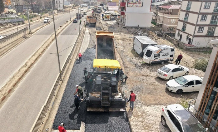 B&uuml;y&uuml;kşehir, Asfalt Mesaisini Dulkadiroğlu&rsquo;nda S&uuml;rd&uuml;r&uuml;yor