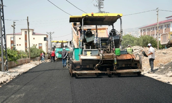 B&uuml;y&uuml;kşehir, Asfalt Mesaisini Yeni Haftada 4 İl&ccedil;e 16 Farklı Noktada S&uuml;rd&uuml;recek