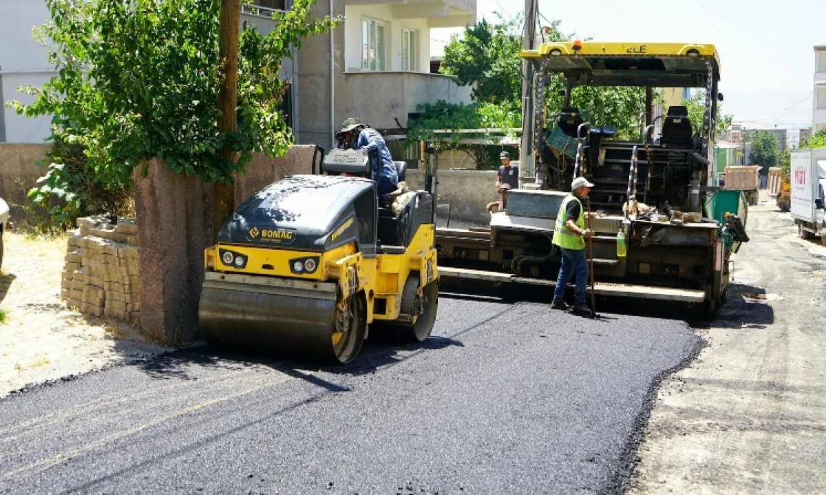 B&uuml;y&uuml;kşehir, Aslanbey Mahallesi&rsquo;nde Asfalt Mesaisine Başladı