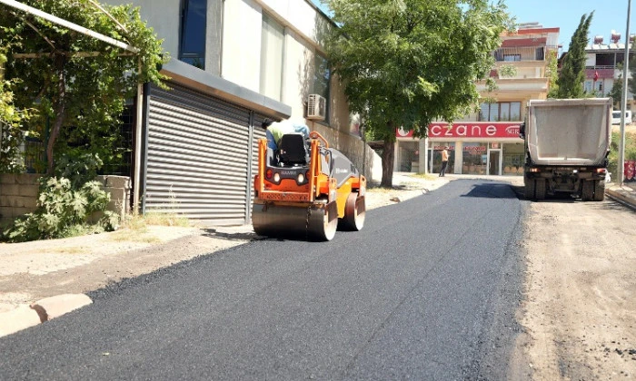 B&uuml;y&uuml;kşehir, Bah&ccedil;elievler&rsquo;de Asfalt Mesaisine Başladı