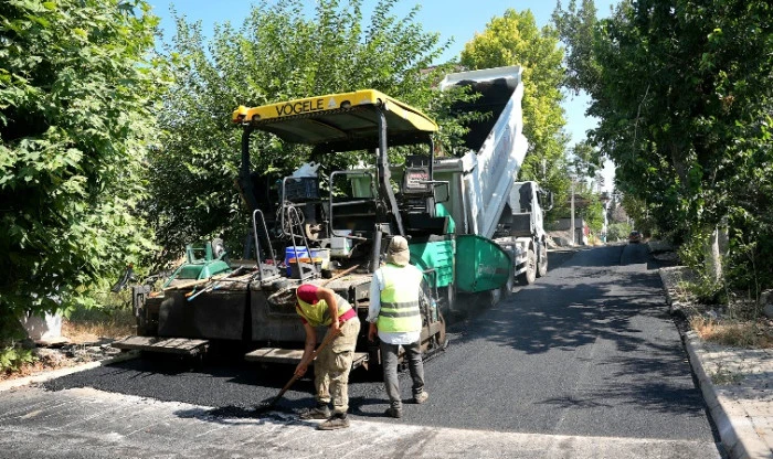 B&uuml;y&uuml;kşehir, Bah&ccedil;elievler&rsquo;i Sokak Sokak, Cadde Cadde Sıcak Asfaltla Buluşturuyor