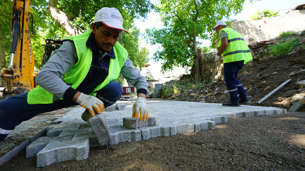 Büyükşehir Belediyesi, Dulkadiroğlu’nda Yol Yenileme Çalışmalarını Yoğunlaştırdı