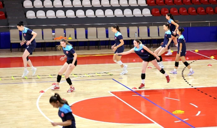 B&uuml;y&uuml;kşehir Belediyespor Kadın Voleybol Takımı, 2. Lig Maratonuna Hazırlanıyor