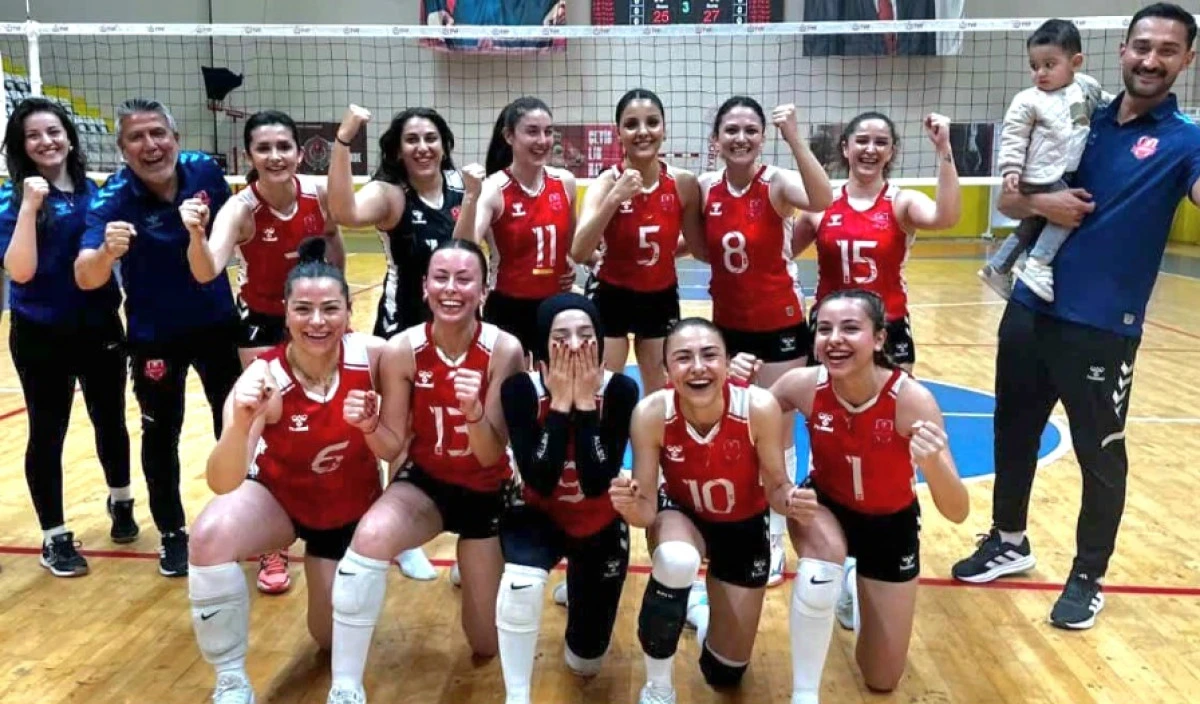 B&uuml;y&uuml;kşehir Belediyespor Kadın Voleybol Takımı 2. Lig&rsquo;e Y&uuml;kseldi