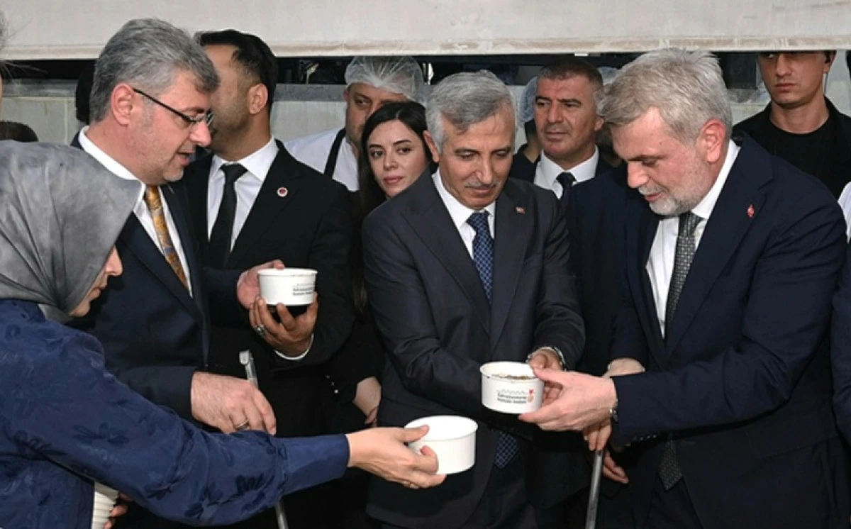 B&uuml;y&uuml;kşehir, Binlerce Vatandaşı Aşure Bereketinde Buluşturdu