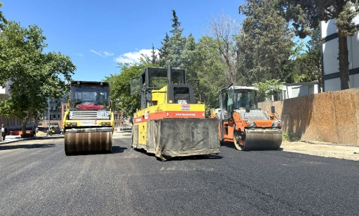 B&uuml;y&uuml;kşehir, Cahit Zarifoğlu Caddesi&rsquo;nde Asfalt Serimine Başladı