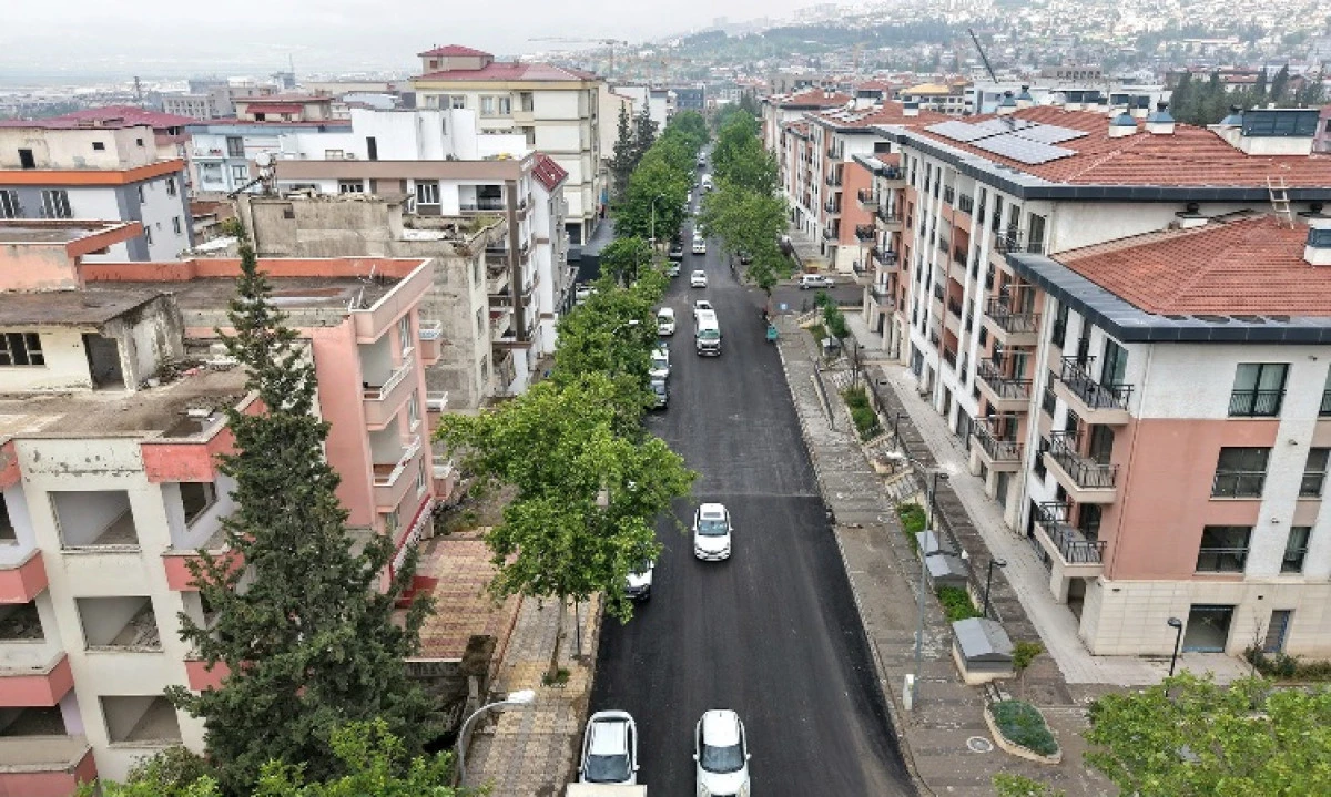 B&uuml;y&uuml;kşehir, Cahit Zarifoğlu Caddesi&rsquo;nin Asfaltını Baştan Uca Yeniledi