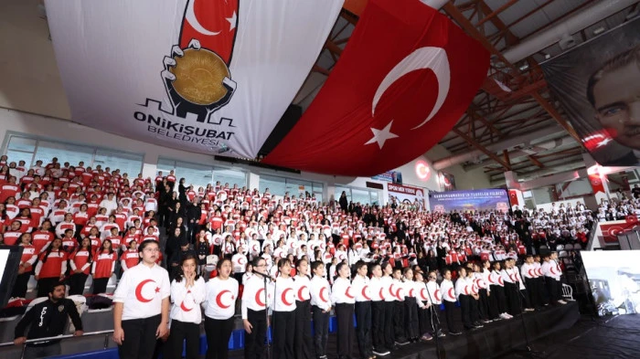 Onikişubat Belediyesi&rsquo;nden Cumhuriyet&rsquo;in 103. Yılına 1300 Sesli Dev Konser