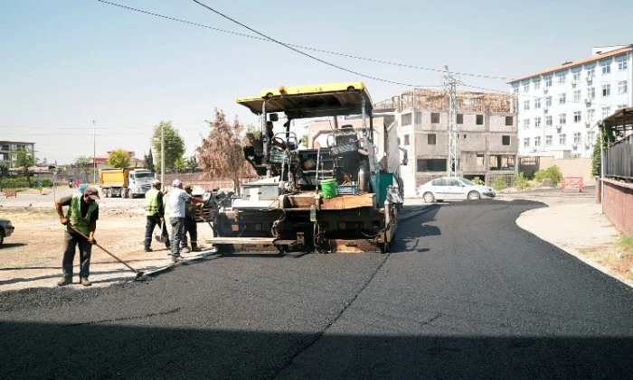 B&uuml;y&uuml;kşehir, Dulkadiroğlu Ballıca&rsquo;da Asfalt Mesaisini Durmaksızın S&uuml;rd&uuml;r&uuml;yor