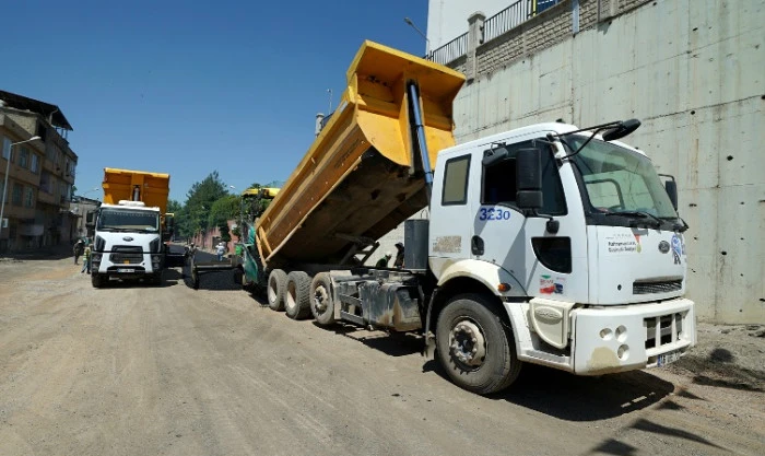 B&uuml;y&uuml;kşehir, Dulkadiroğlu Gazneliler Caddesi&rsquo;nde Asfalt Mesaisine Başladı