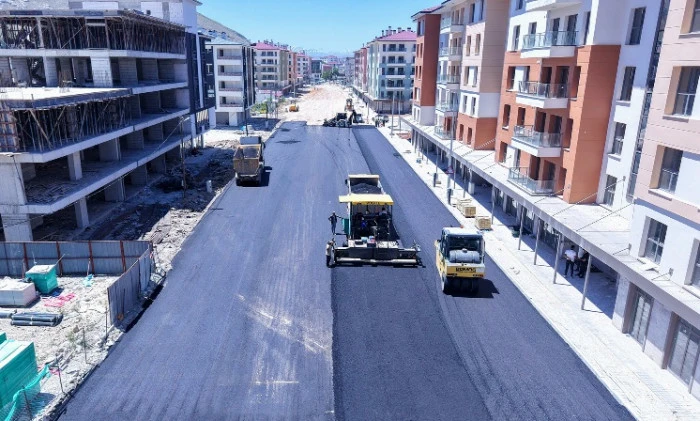 B&uuml;y&uuml;kşehir, Elbistan Hacı Esat Efendi Caddesi&rsquo;nde Kapsamlı D&ouml;n&uuml;ş&uuml;m&uuml; Başlattı