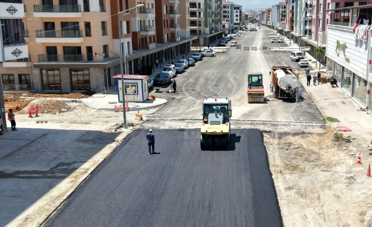 B&uuml;y&uuml;kşehir, Elbistan&rsquo;ın Caddelerini Yeniliyor