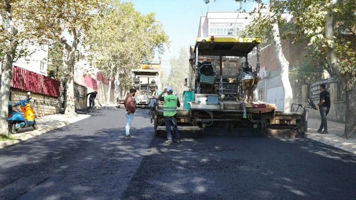 B&uuml;y&uuml;kşehir, Gazi Mustafa Kuş&ccedil;u Caddesi&rsquo;ni Asfaltlıyor