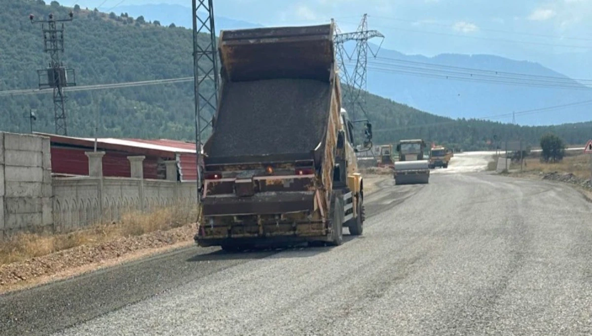 B&uuml;y&uuml;kşehir, G&ouml;ksun Yeniyapan&rsquo;ın Yolunda İkinci Kat Asfaltı Seriyor