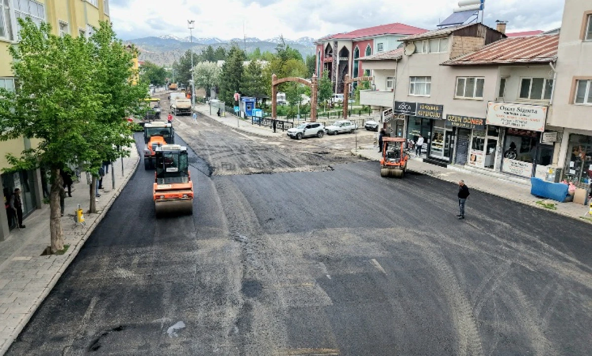 B&uuml;y&uuml;kşehir, G&ouml;ksun&rsquo;da Atat&uuml;rk ve Yunus Emre Caddelerinde Asfalt Serimine Başladı