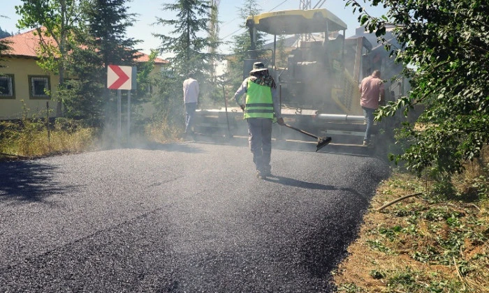 B&uuml;y&uuml;kşehir, G&ouml;ksun&rsquo;da Bir Mahallenin Daha Ulaşımını İyileştiriyor