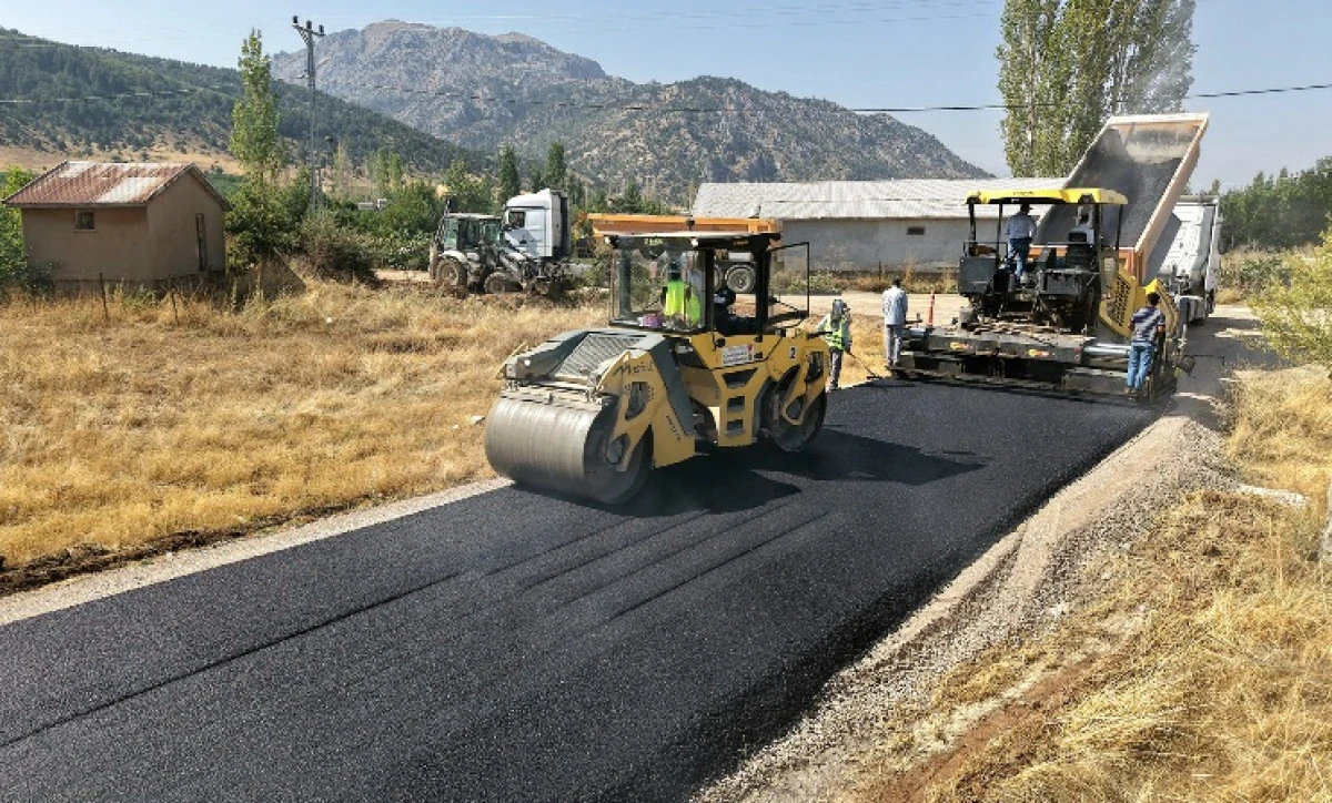 B&uuml;y&uuml;kşehir, G&ouml;ksun&rsquo;da Bir Mahallenin Daha Yolunu Yeniliyor