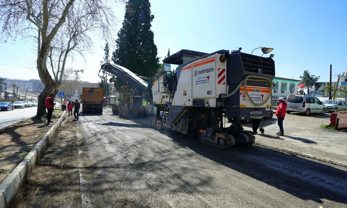 B&uuml;y&uuml;kşehir, Kuddusi Baba Bulvarı&rsquo;nda Asfalt &Ccedil;alışmasını S&uuml;rd&uuml;r&uuml;yor