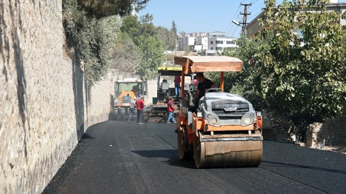 B&uuml;y&uuml;kşehir, Onikişubat K&acirc;tip &Ccedil;elebi Caddesi&rsquo;ni Asfaltlıyor
