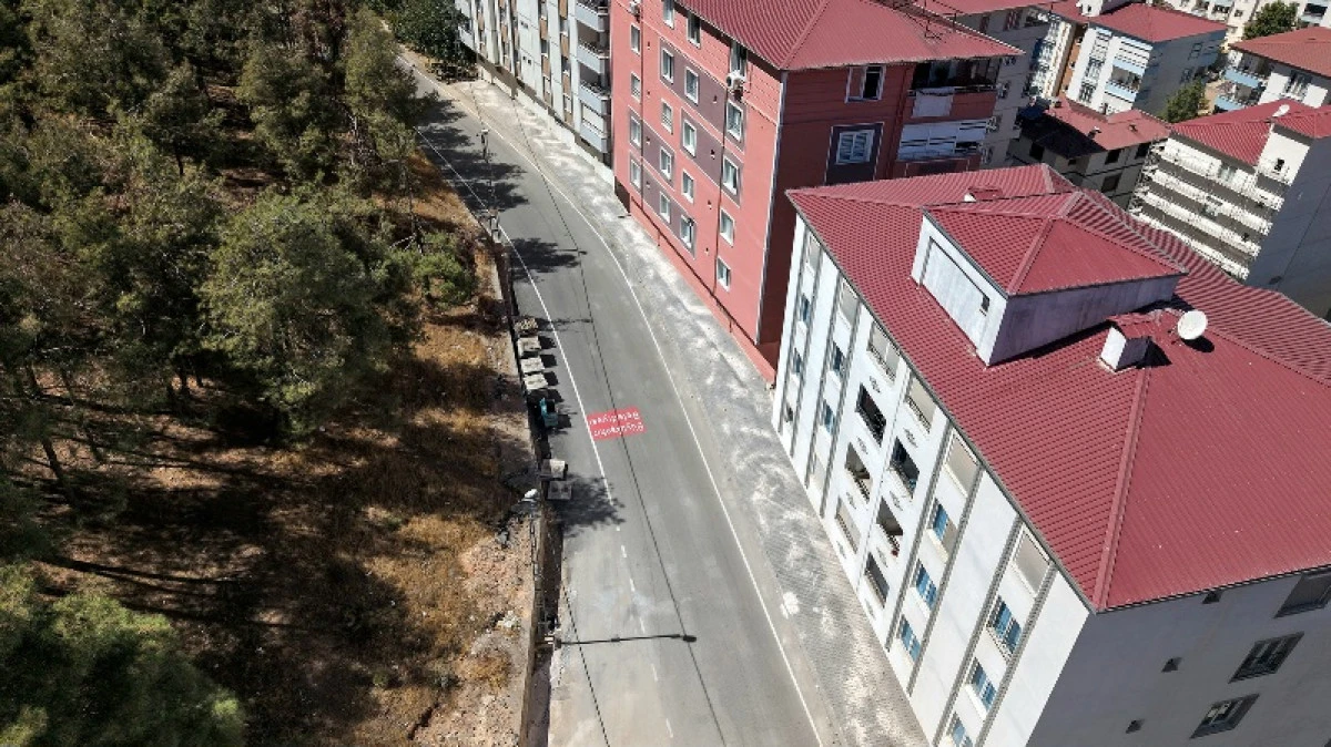 B&uuml;y&uuml;kşehir, Pazarcık&rsquo;ın Yol Ağını Sıcak Asfaltla İlmek İlmek &Ouml;r&uuml;yor