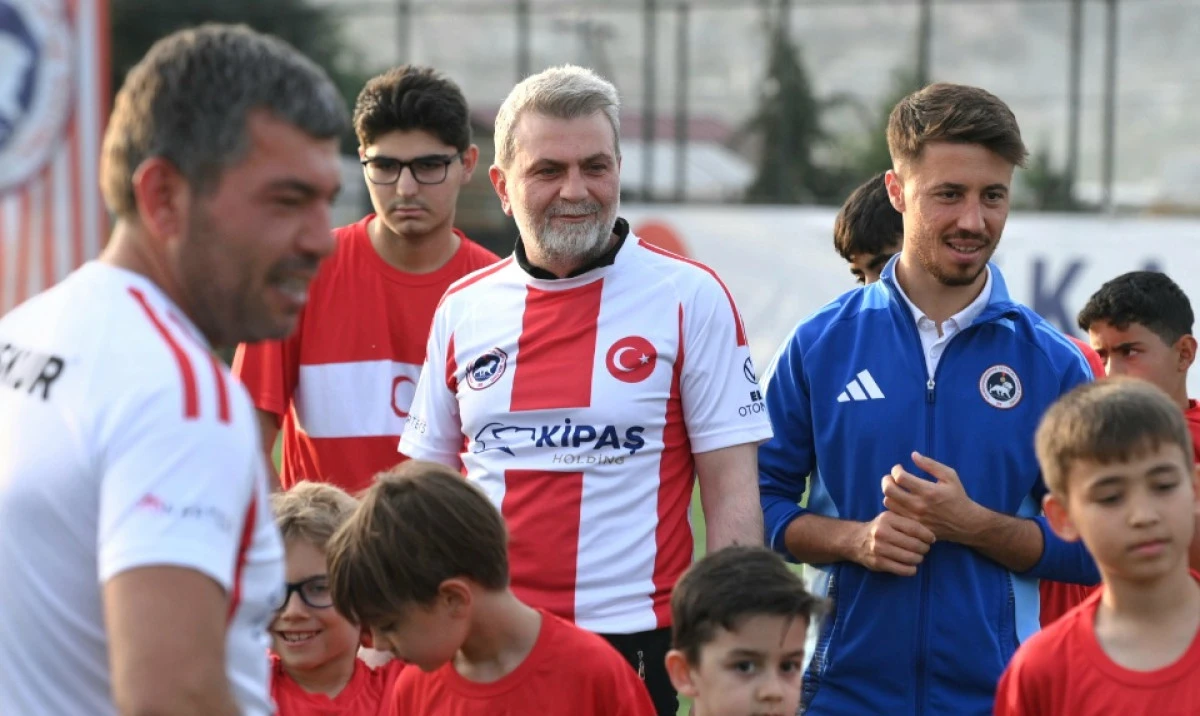 B&uuml;y&uuml;kşehir, Şehrin D&ouml;rt Bir Yanını Spor Alanlarıyla Donatıyor; 31 Yeni Halı Saha Hizmete Alındı