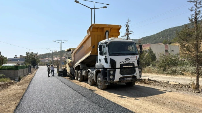 B&uuml;y&uuml;kşehir, T&uuml;rkoğlu Beyoğlu&rsquo;nun Ana Bulvarını Sıcak Asfaltla Yeniliyor