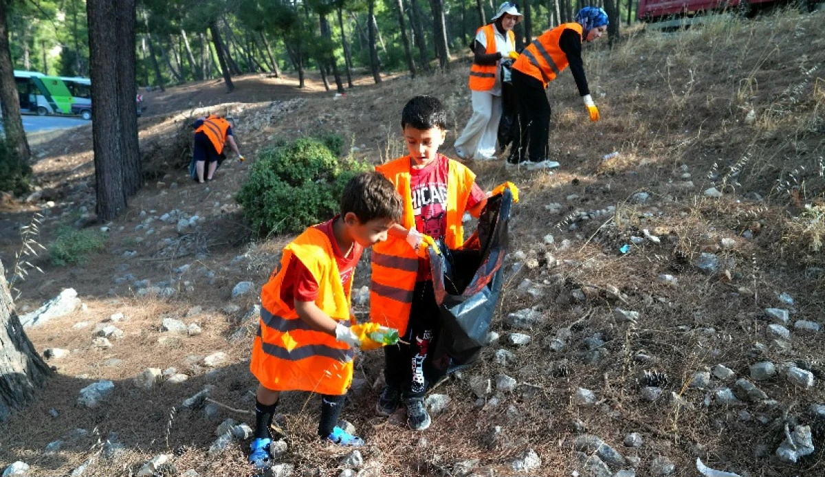 B&uuml;y&uuml;kşehir ve &Ccedil;evre G&ouml;n&uuml;ll&uuml;leri Doğa İ&ccedil;in El Ele